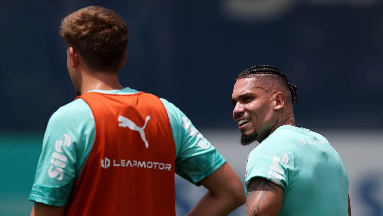 Palmeiras abre preparação para o Dérbi com Paulinho em campo e alerta sobre Gómez