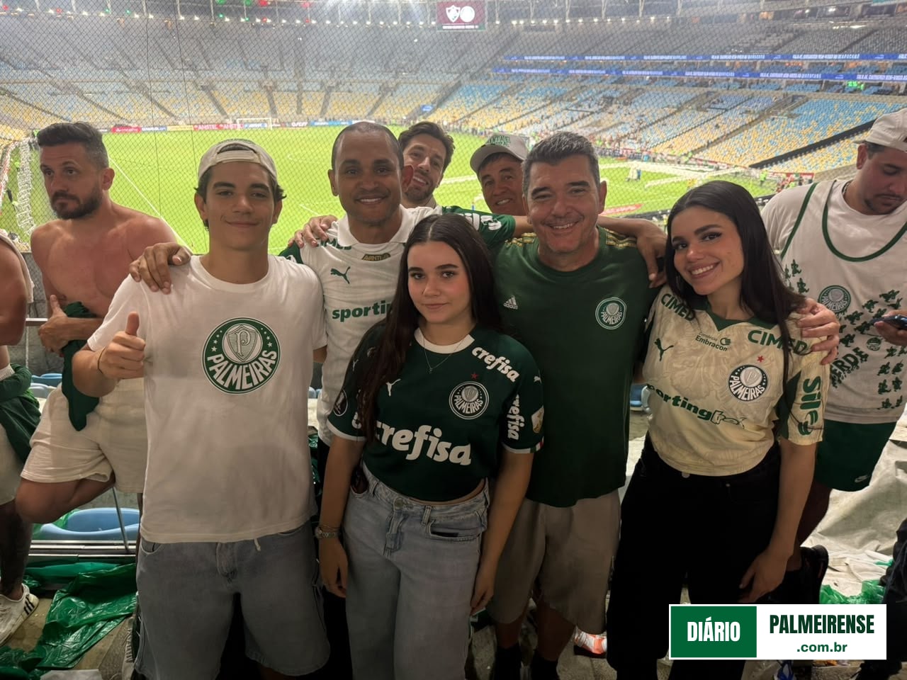 Artilheiro em 2006, ex-atacante Washington apoia o Palmeiras na arquibancada do Maracanã