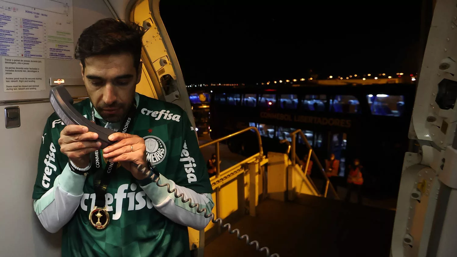 Preço de voos para final da Libertadores dispara e Verdão projeta carga de ingressos