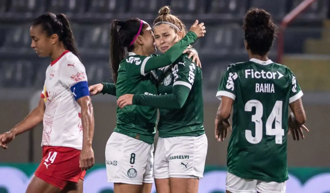 Palmeiras freta voo para reforçar elenco com convocadas na Libertadores Feminina