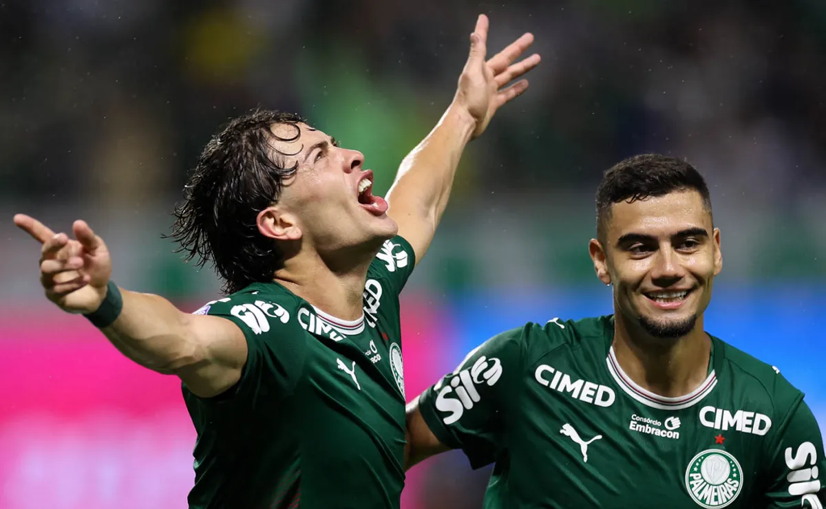 Em alta, Giay brilha com dois gols no Dérbi e vira a chave para a Libertadores
