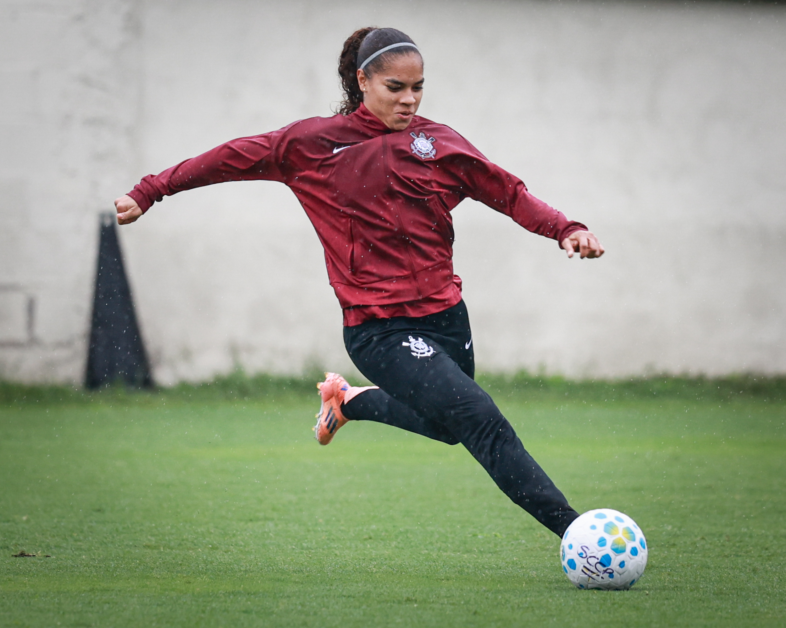 Palmeiras encara o Corinthians na Arena Barueri pelo Brasileirão Feminino