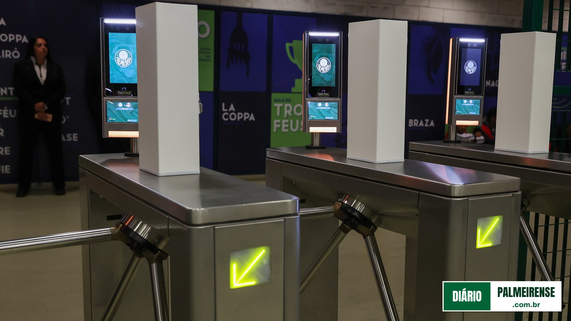 Operação da Polícia Civil mira cambismo digital em jogos do Palmeiras após pedido do clube