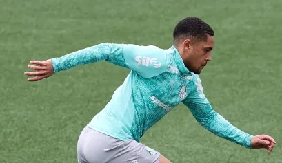 Vitor Roque segue tratamento e é dúvida no Palmeiras para decisão na Libertadores