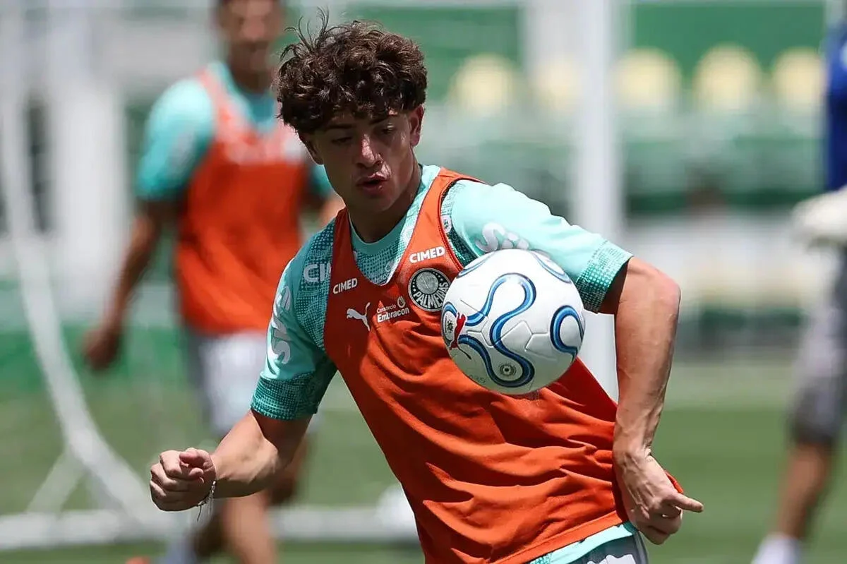 Giay celebra marca centenária pelo Palmeiras e projeta reta final decisiva