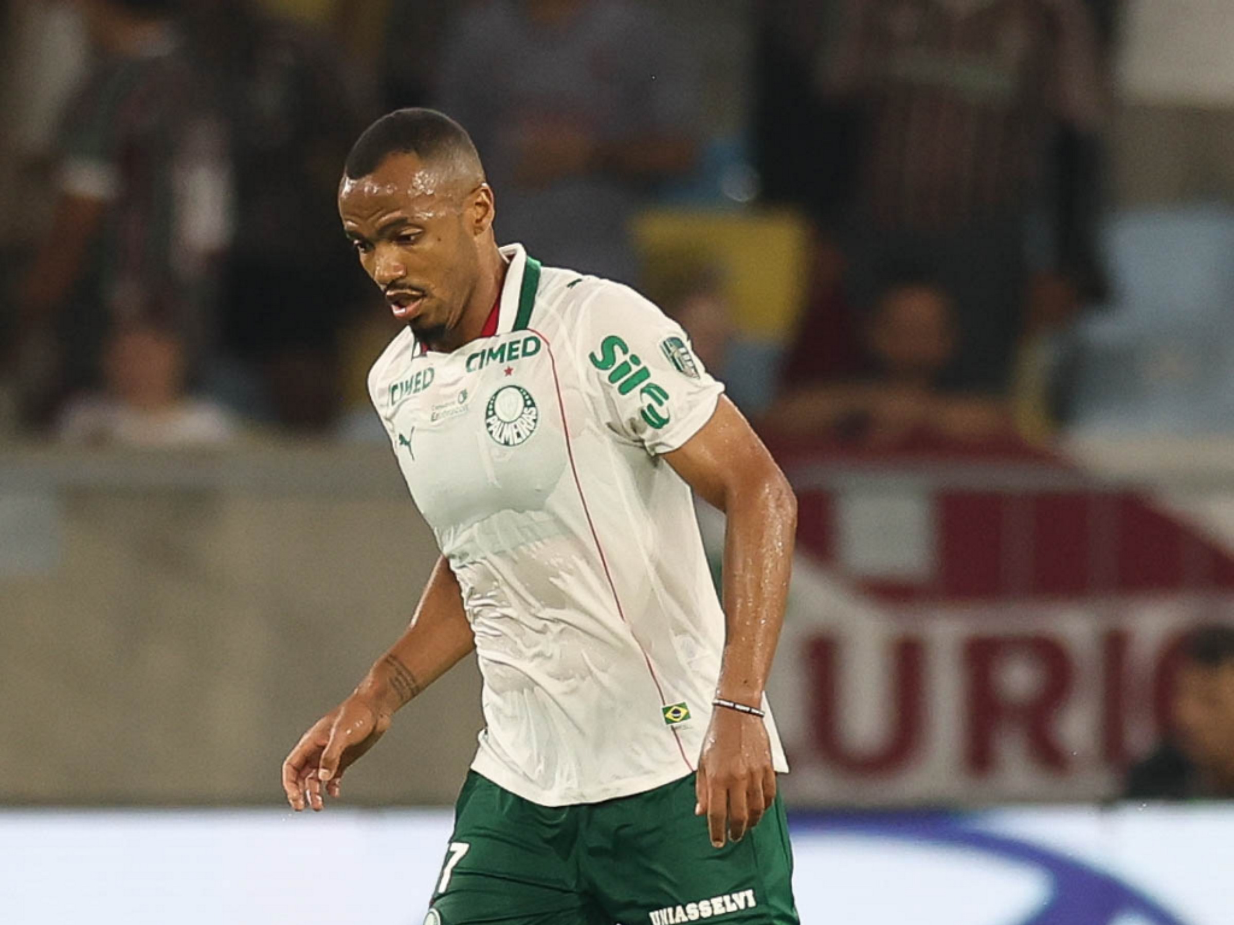 Marlon Freitas celebra gol no Maracanã e pede foco ao Palmeiras na Libertadores