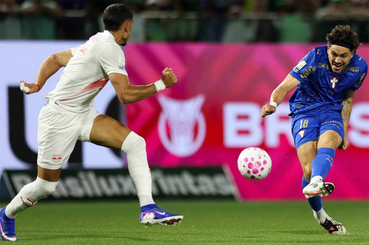 Palmeiras bate o Red Bull Bragantino em Barueri e assume a liderança do Brasileirão