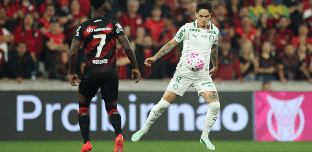 Lateral-direita ganha estabilidade no Palmeiras com Giay e Khellven em alta