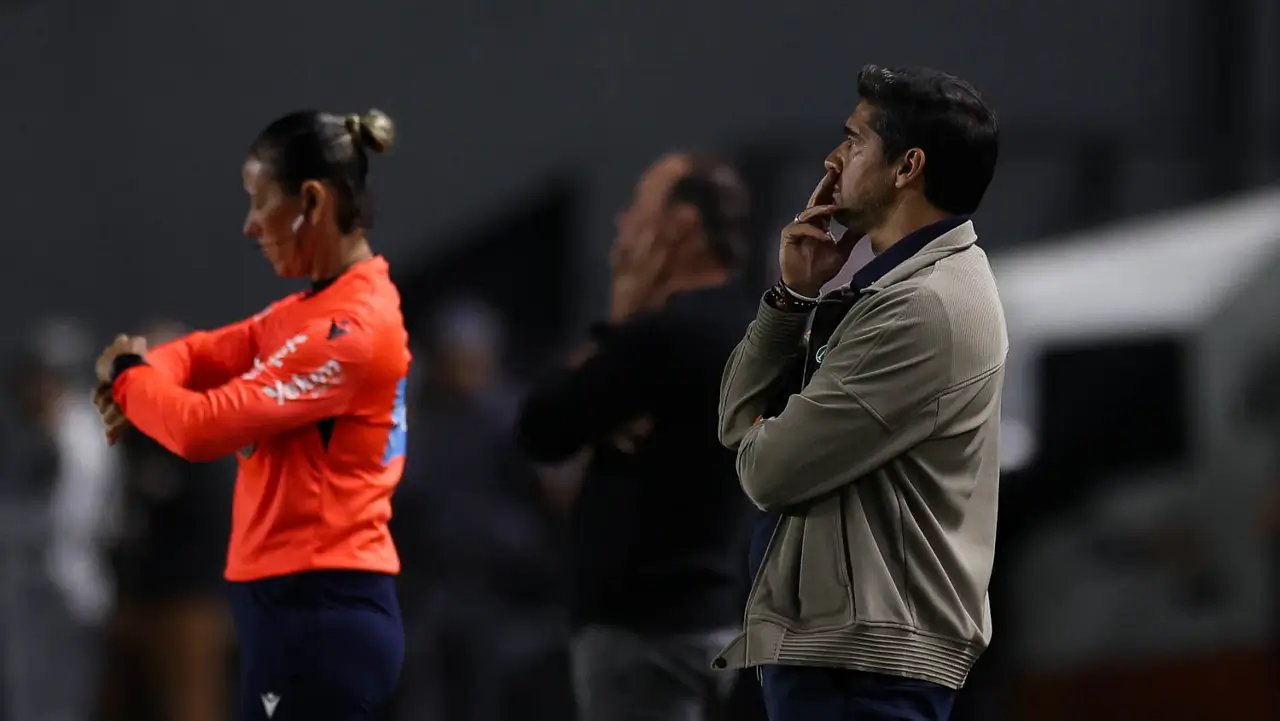 Abel Ferreira descarta priorizar torneios e lamenta chances perdidas pelo Palmeiras
