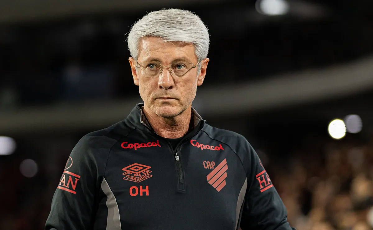 Odair Hellmann exalta consistência do Palmeiras e reconhece patamar do time de Abel