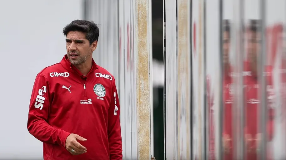 Palmeiras projeta até quatro mudanças para clássico contra o Santos na Vila Belmiro