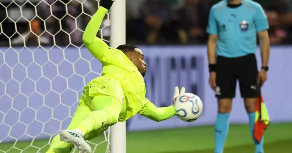 Carlos Miguel despista sobre segredo em pênalti e exalta festa da torcida do Palmeiras