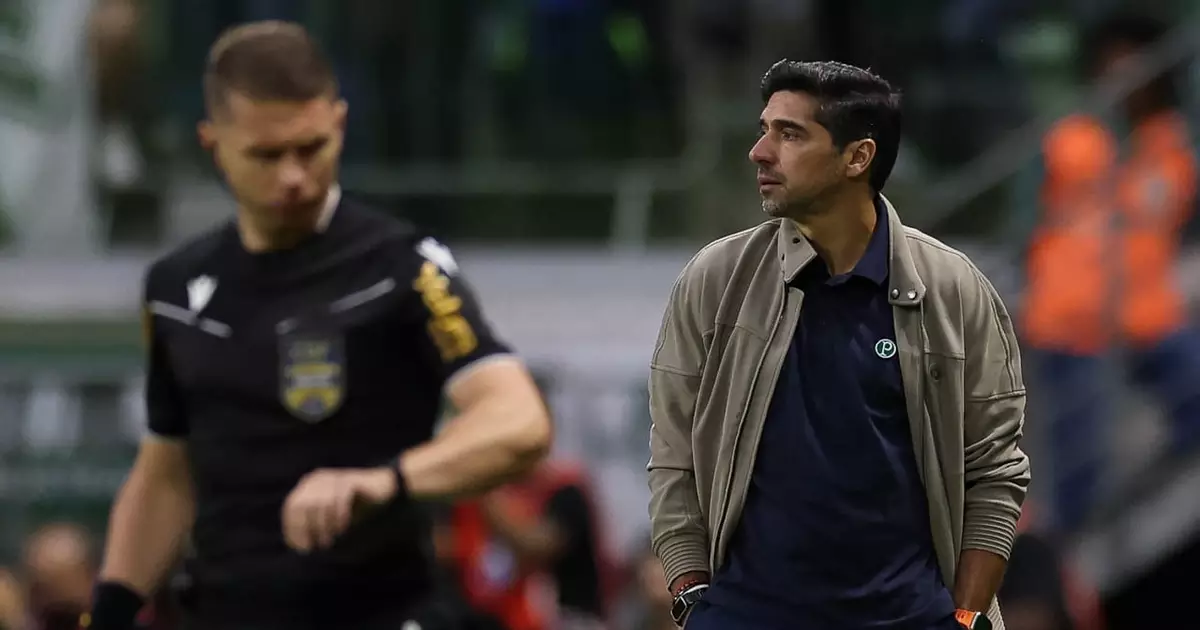 Abel Ferreira cobra apoio da torcida e reflete sobre marcas históricas no Palmeiras