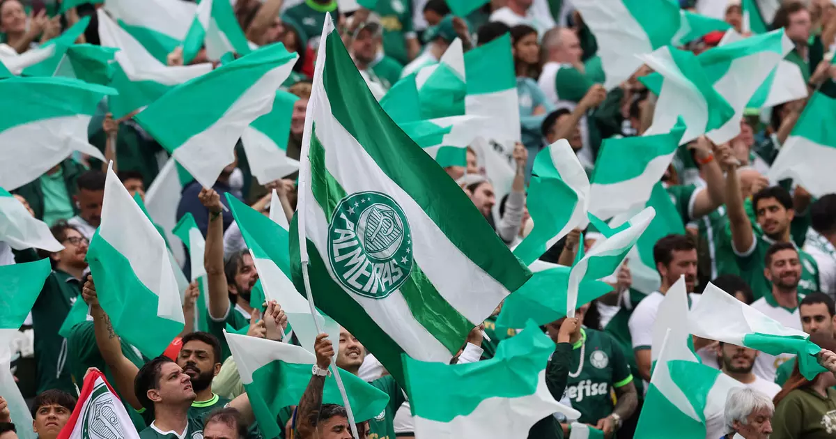 Torcida do Palmeiras tira onda com rival após tropeço do Corinthians no Brasileirão
