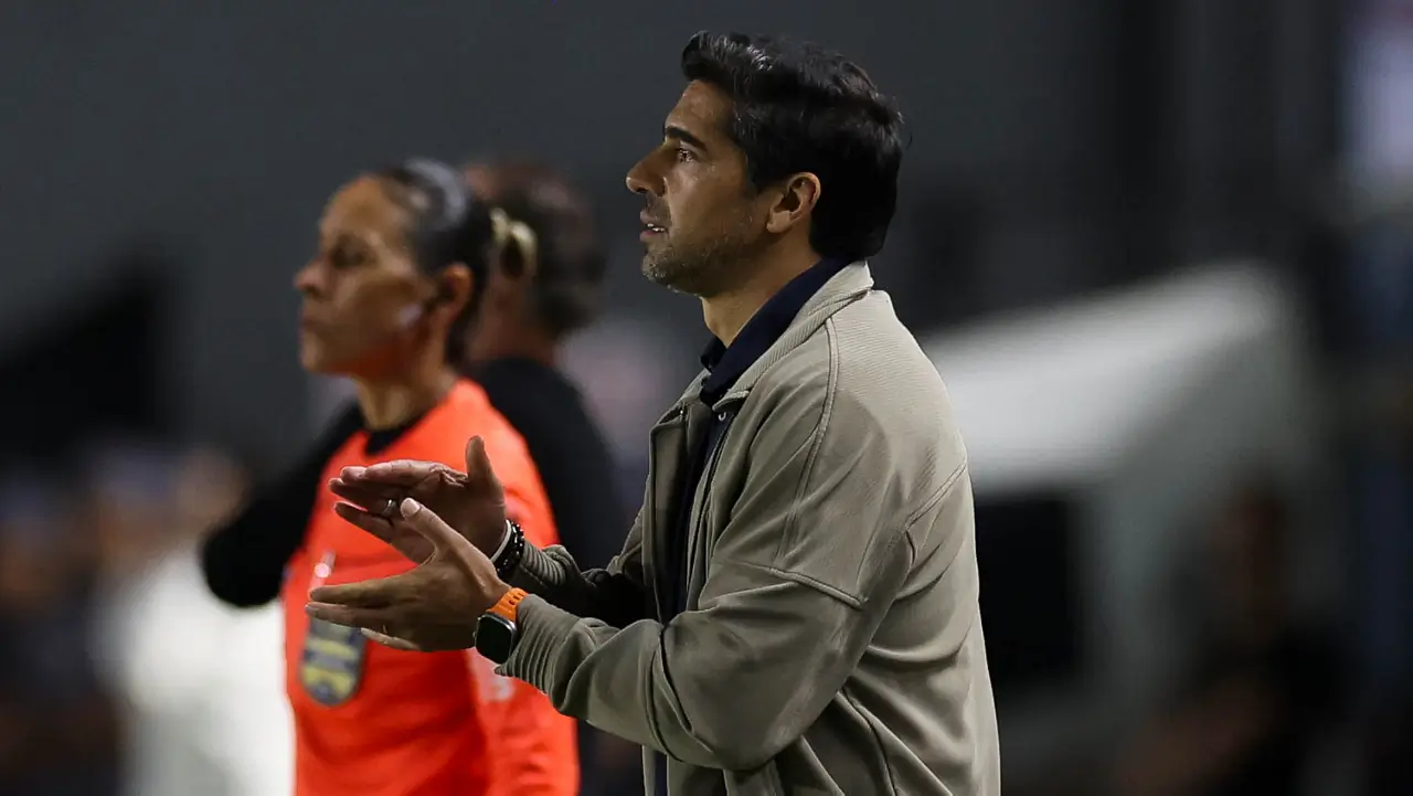 Abel descarta abrir mão do Brasileirão e garante Palmeiras na disputa até o fim