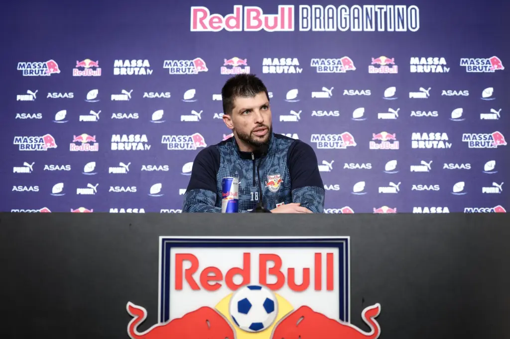 Tiago Volpi prega respeito ao Palmeiras, mas avisa que Bragantino buscará vitória