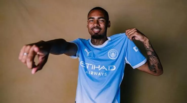 Cria da Academia, Allan brilha em estreia na Champions e empolga torcida do Manchester City