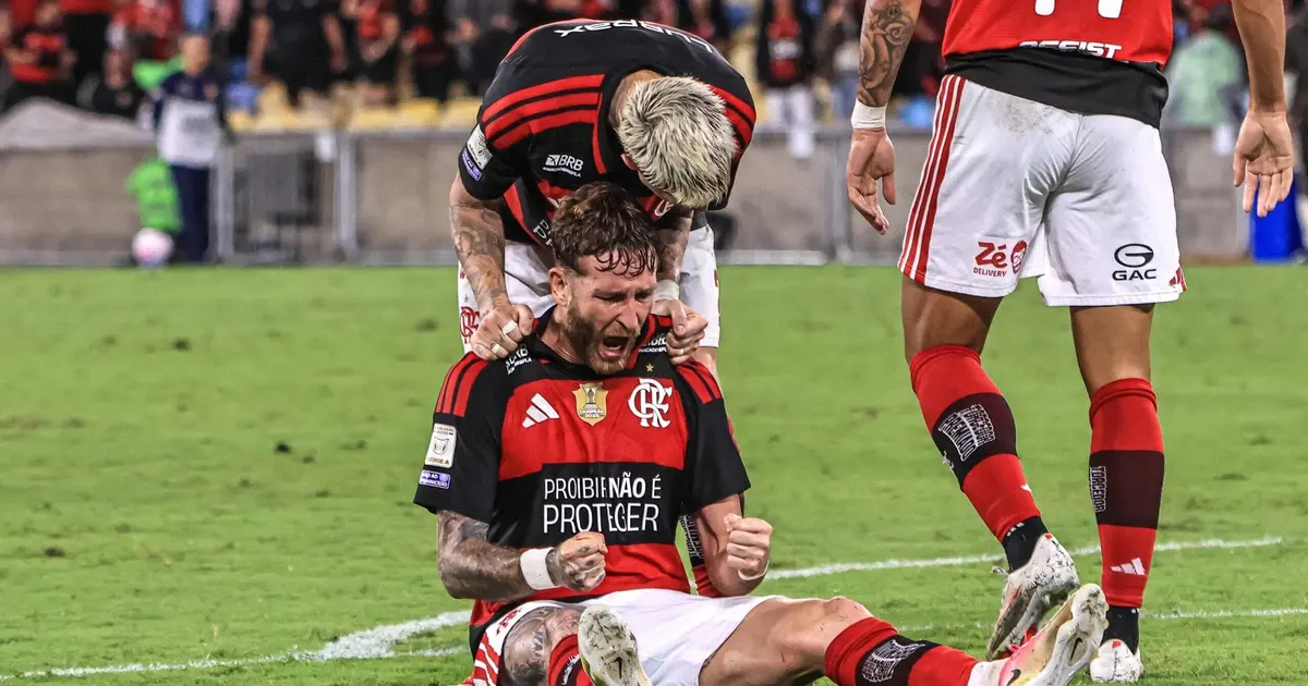 Flamengo vence nos acréscimos com pênalti polêmico e tira Palmeiras da liderança