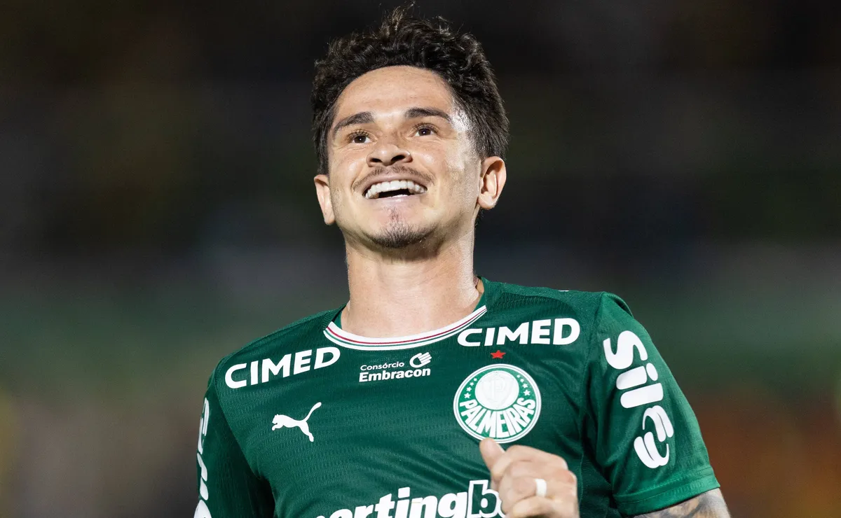 Khellven reencontra o Athletico-PR em busca de afirmação na lateral do Palmeiras