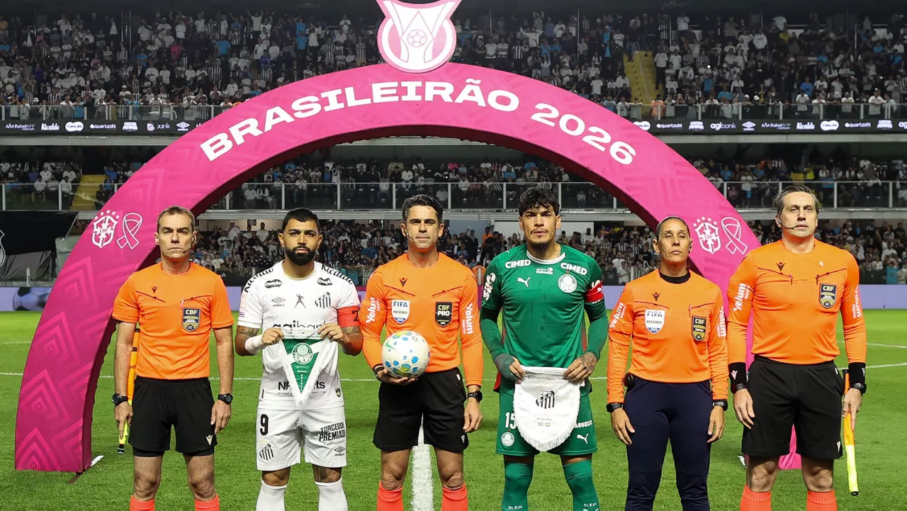 Lances polêmicos e decisões da arbitragem agitam clássico entre Palmeiras e Santos