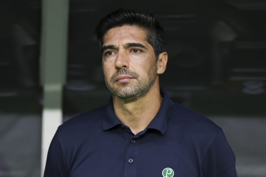 Abel ironiza críticas sobre tática e defende trabalho no Palmeiras: 'É tudo o que vocês sabem'