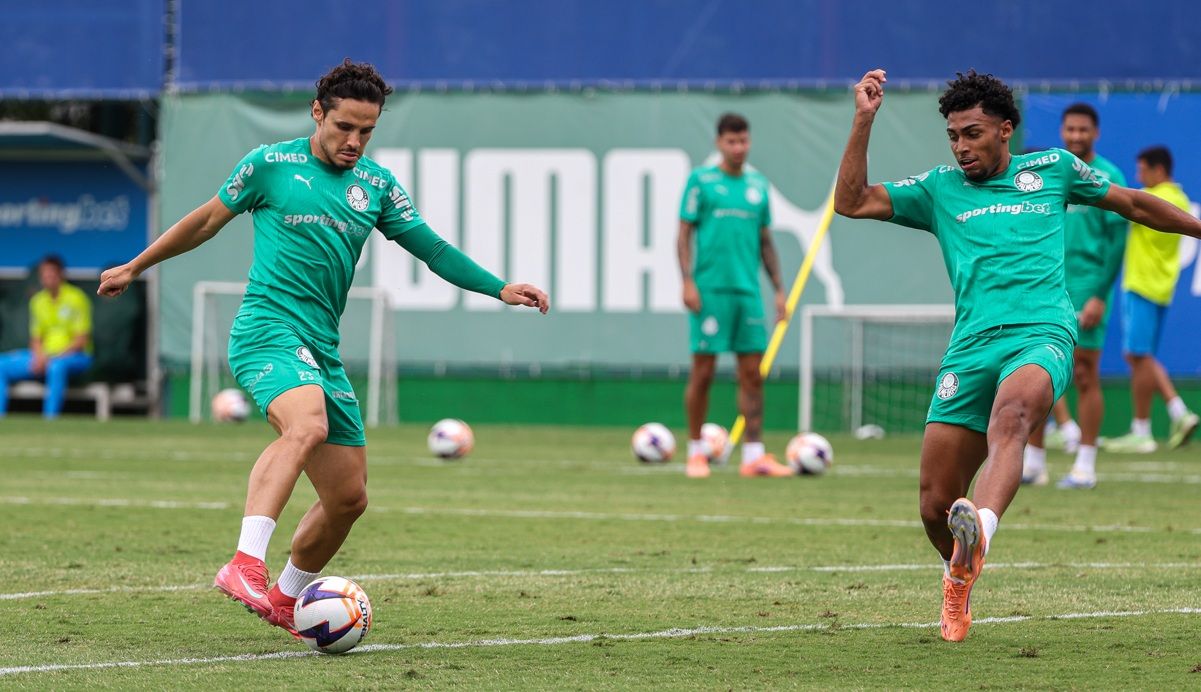 Raphael Veiga passa por cirurgia no ombro e fará recuperação na Academia de Futebol