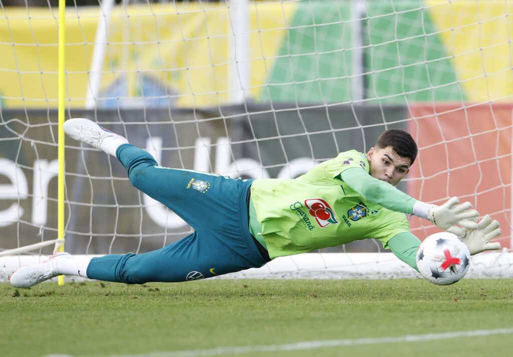 Palmeiras monitora Pedro Morisco, do Coritiba, em busca de opções para o gol