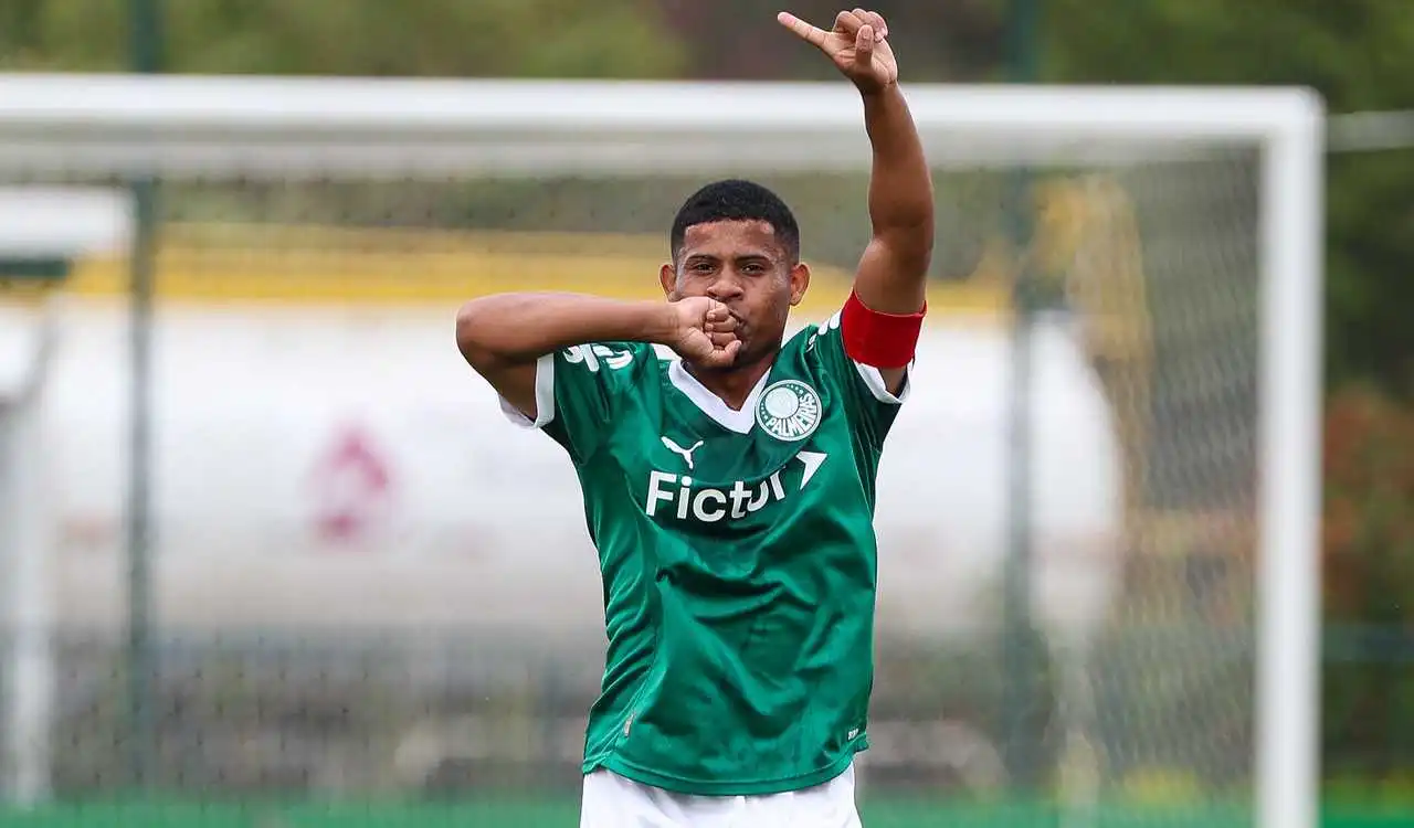 Cláusula contratual afasta lateral Gilberto de duelo contra o Palmeiras