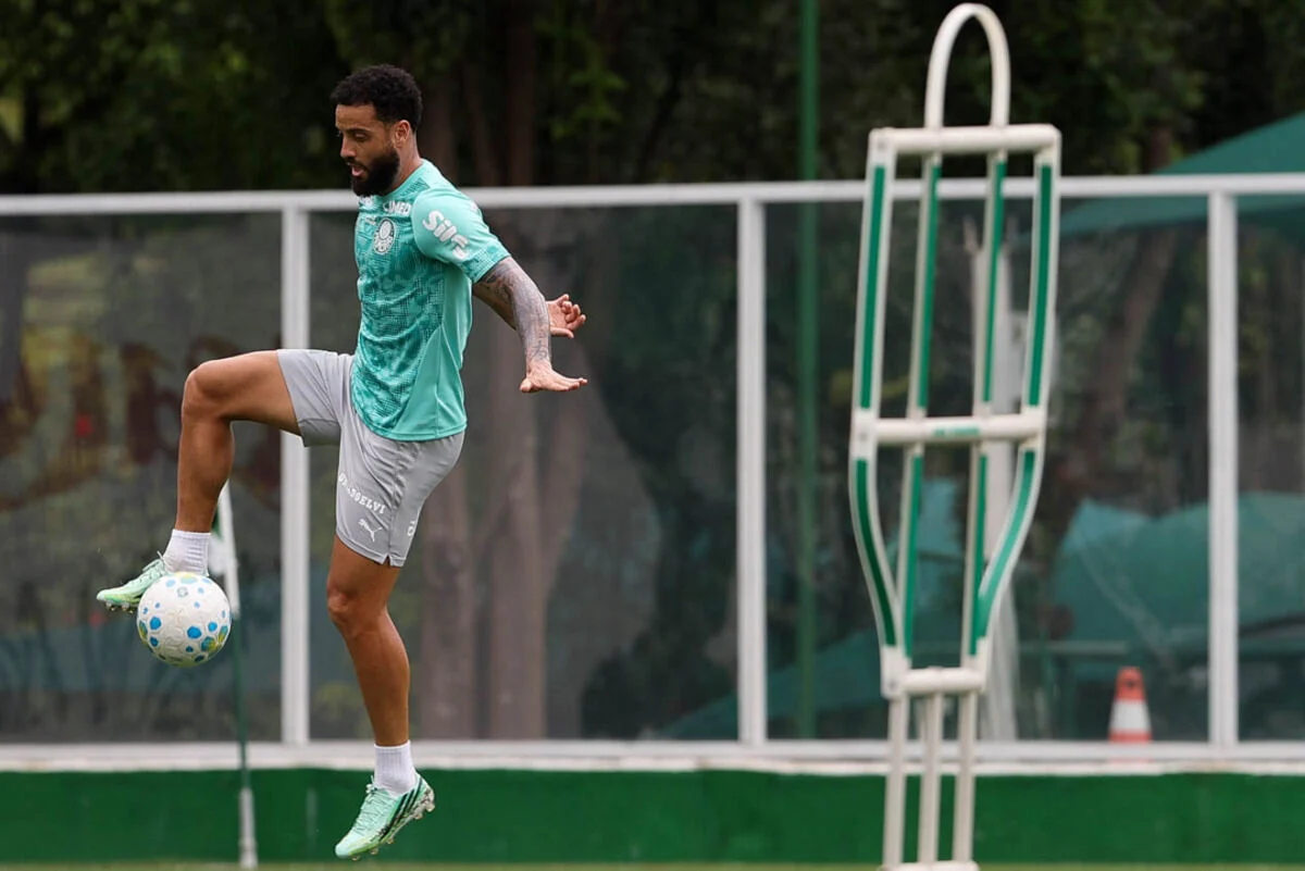 Felipe Anderson valoriza vantagem na Libertadores e foca na liderança do Brasileirão